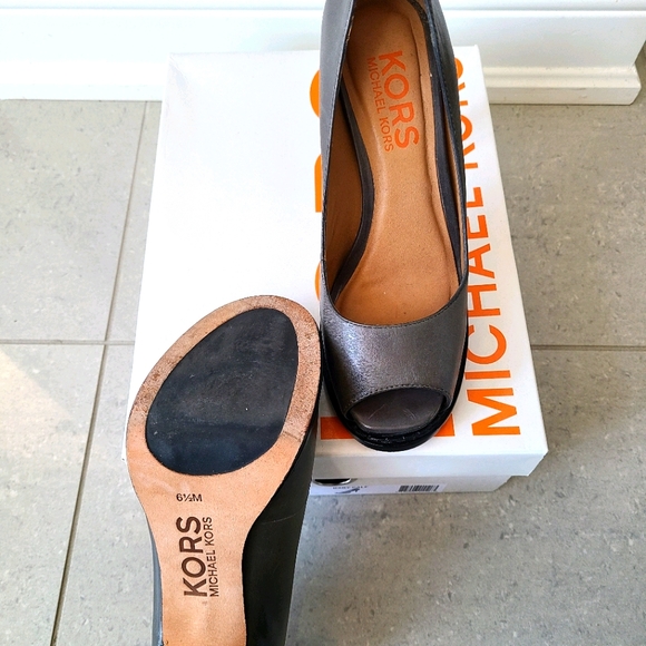 Michael Kors Izzie Slate Heels 6.5 - Picture 3 of 3